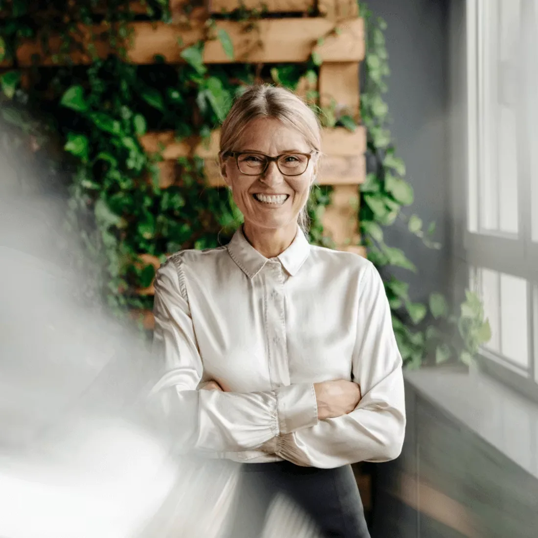 Beraterin von Paradigm Capital im Büro